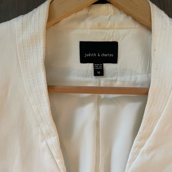 White elegant Judith and Charles blazer - Picture 2 of 3